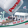 D&uuml;sseldorf nachts,  Persil-Cube Eventschiff "RHEINWEISS"